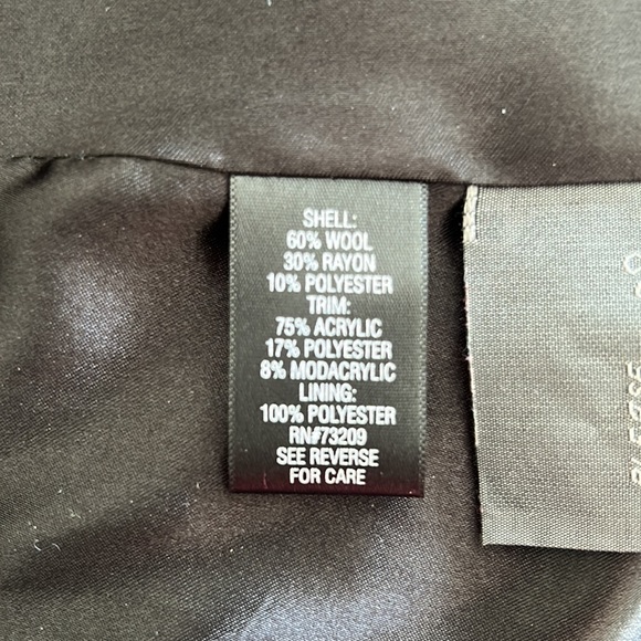 Ladies Black Coat - Picture 8 of 8